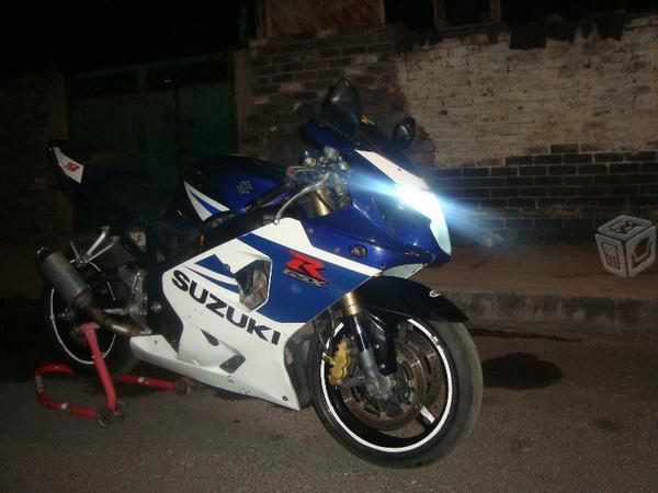 Bonita gsx r 750 tomo auto o moto a/c -05