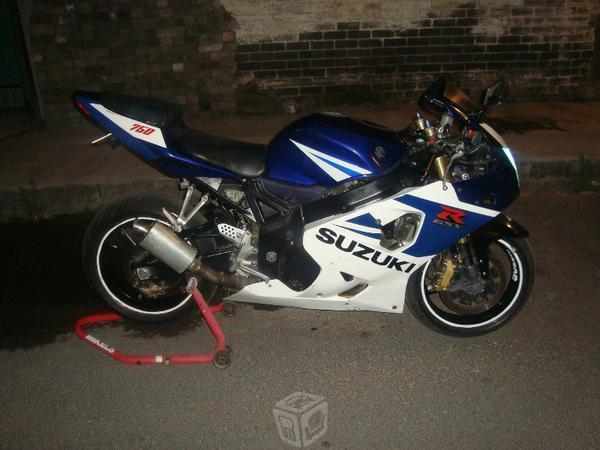 Bonita gsx r 750 tomo auto o moto a/c -05