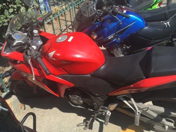 Motocicleta honda cbr roja 19,000 km solo efectivo -14