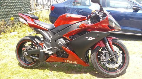 Yamaha r1 flamante -07