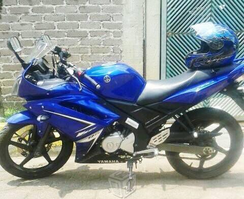 Moto deportiva R15 -12