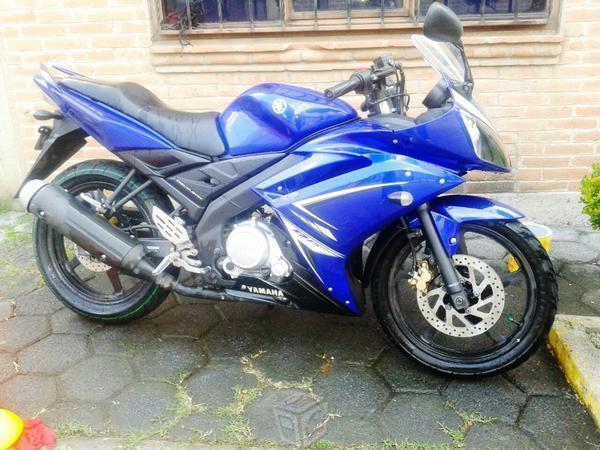 Moto deportiva R15 -12