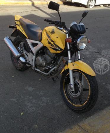 Honda Twister excelente -08