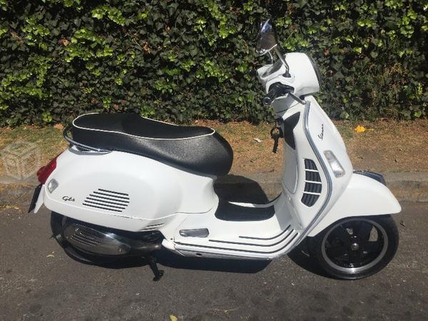 Vespa 300 GTS -09