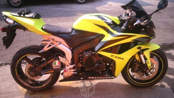 Excelente honda cbr 600rr V/c -07