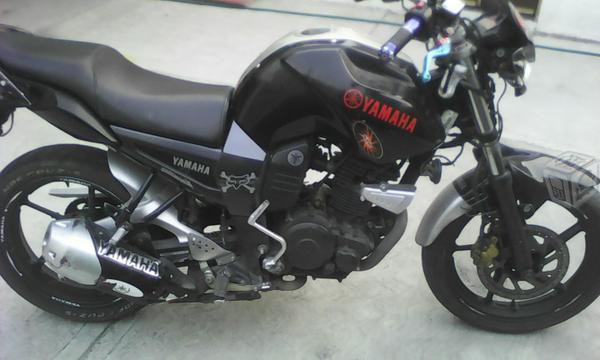 Motocicleta yamaha -13