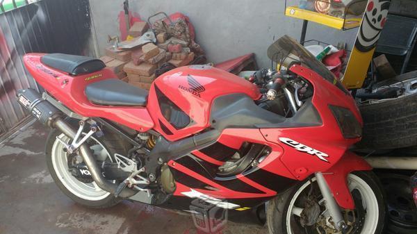 En venta bonita cbr 600 f4i -03