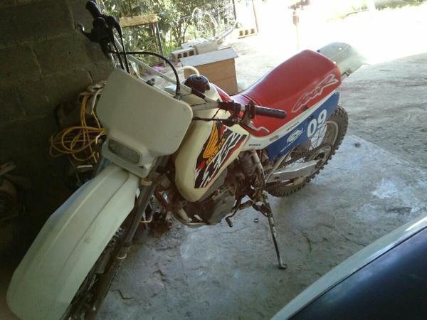 Motocicleta HONDA -90