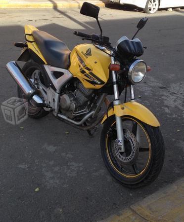 Honda Twister excelente -08