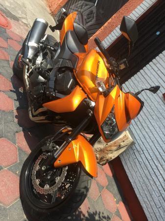 Moto Kawasaki Z750 -11