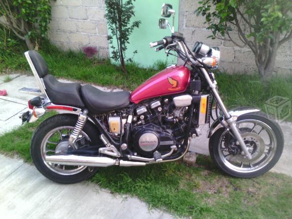 Motocicleta Honda Magna 700 cc -84