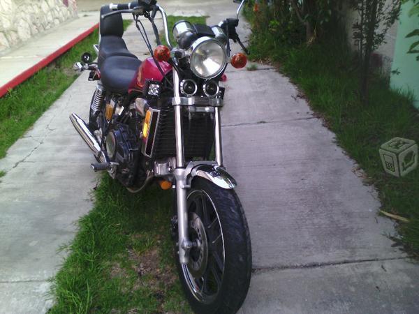 Motocicleta Honda Magna 700 cc -84