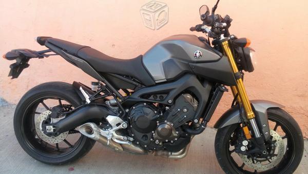 Motocicleta yamaha fz09 -15