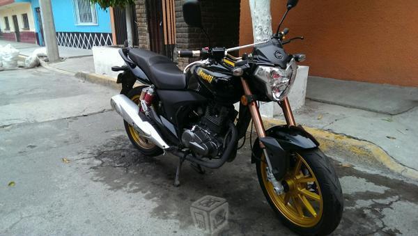 Bonita moto 200cc -13