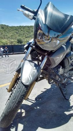 Motocicleta TVS 180 RTR -13