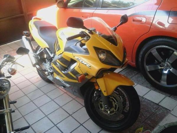 HONDA F4 Cbr 600 IMPECABLE -06