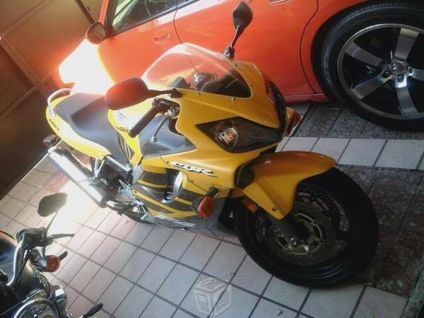 HONDA F4 Cbr 600 IMPECABLE -06