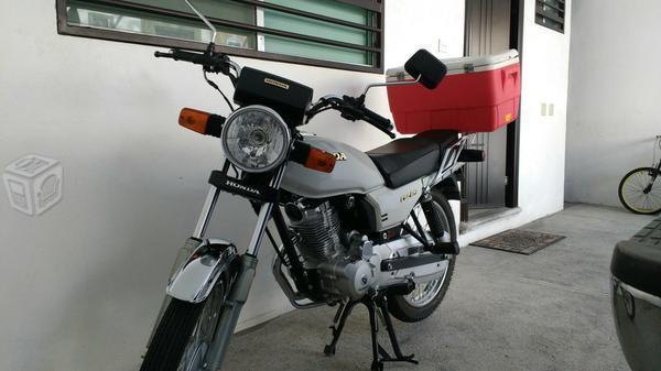 Motocicleta HONDA -16