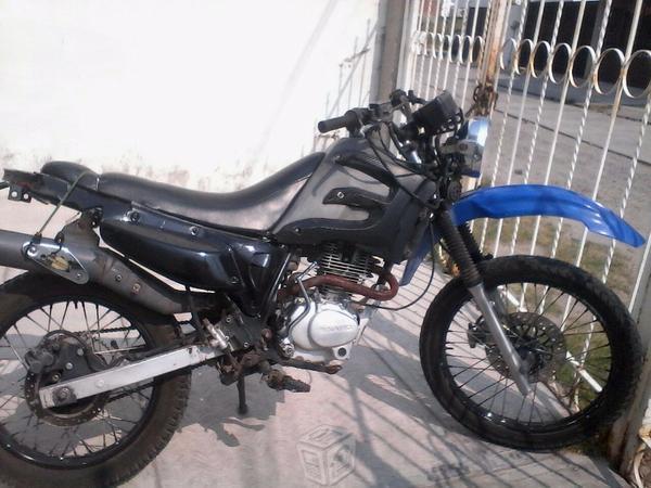 Se vende Moto Dinamo 200