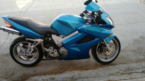 Excelente Honda 800cc -02