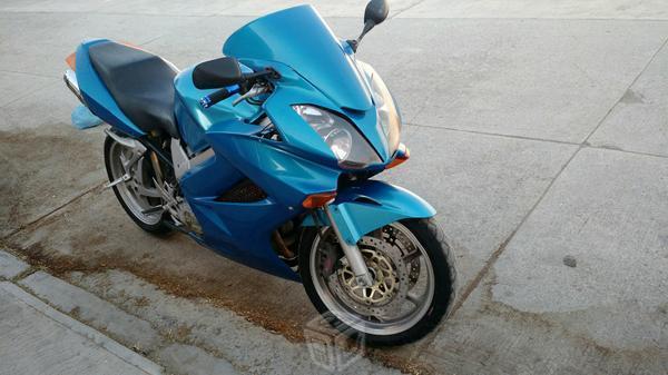 Excelente Honda 800cc -02