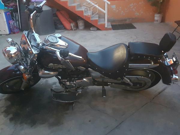 Vendo bonita moto v-thunder -06