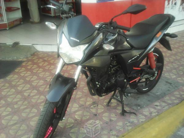 Moto honda semi nueva -15