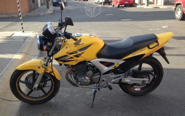 Honda Twister 250cc en buenas condiciones -08