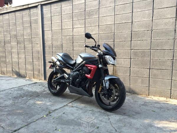 Triumph Street Triple 675R -12