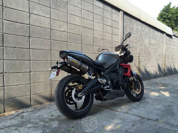 Triumph Street Triple 675R -12