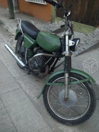 Motocicleta super clasica -84