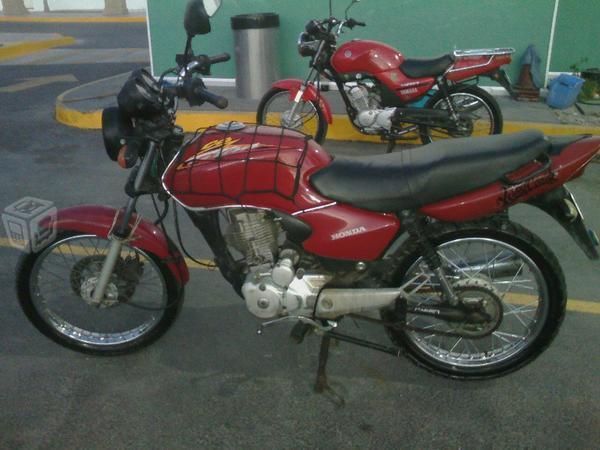 Motocicleta Honda titan -04