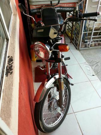 Vendo moto Honda -16