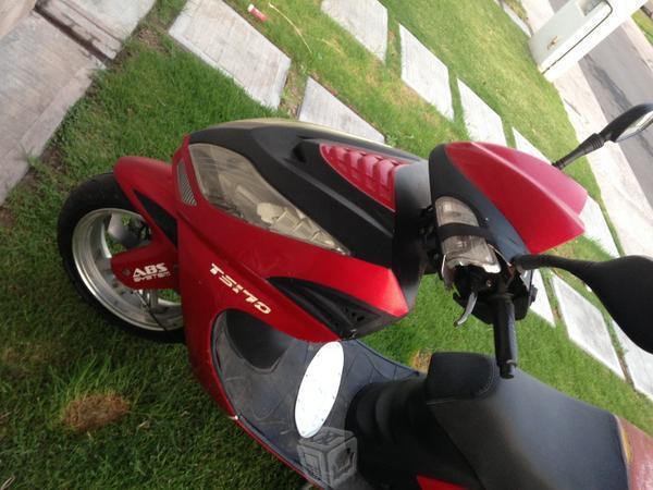 Moto itálica St 170