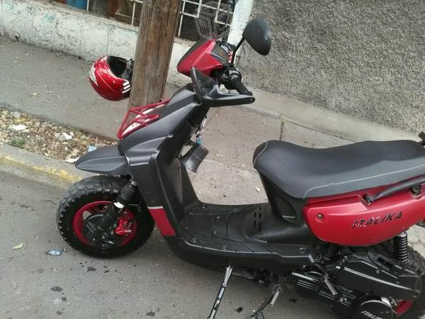 Exelente moto 150 -13