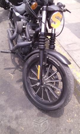 Preciosa Harley XL883 IRON equipada -11