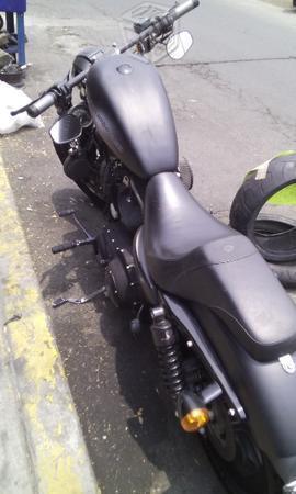 Preciosa Harley XL883 IRON equipada -11
