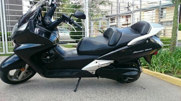 Honda Silver Wing 600 cc Nacional Maxiscooter -05