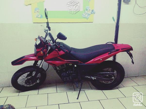 Moto Italika DM150