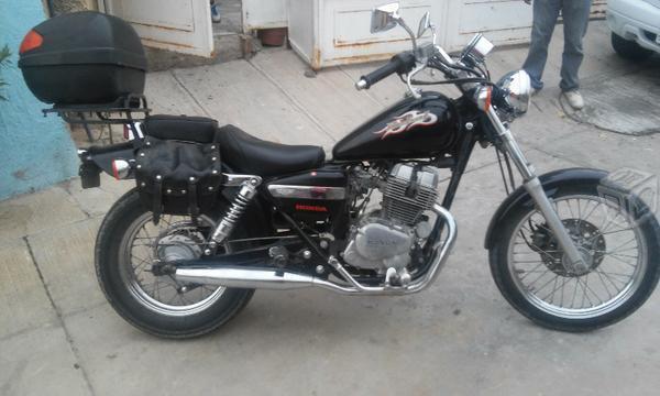 Vendo moto Honda Rebel 250, en buen estado -05