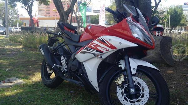 Deportiva Yamaha R 15 -15