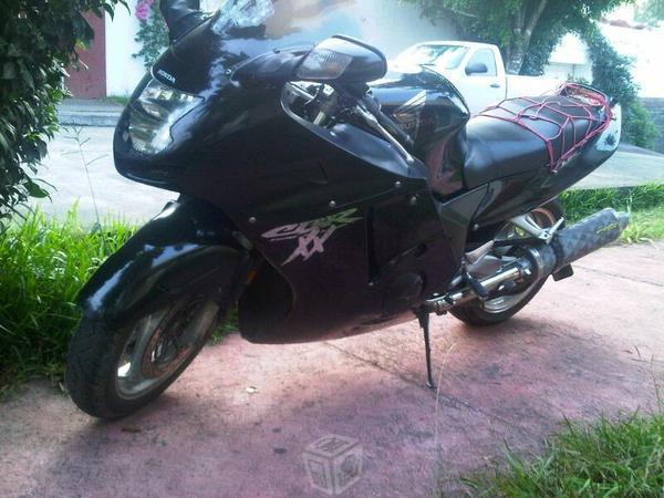 Honda deportiva Black Bird 1100 color negro -97