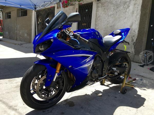 Yamaha R1 EQUIPADISIMA -12