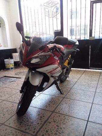 Moto Yamaha R15 -15