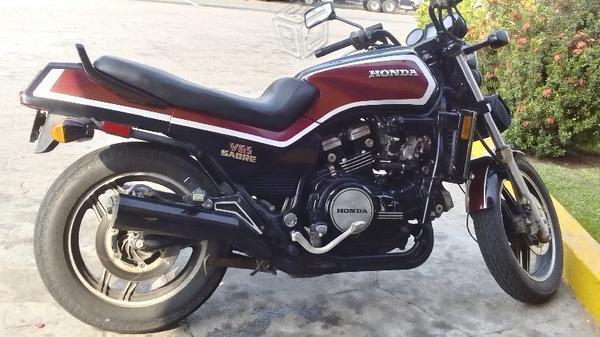 Honda V65 sabre 1100 cc. impecable y original -84