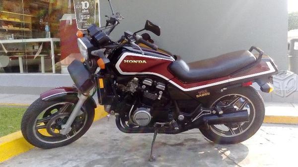 Honda V65 sabre 1100 cc. impecable y original -84