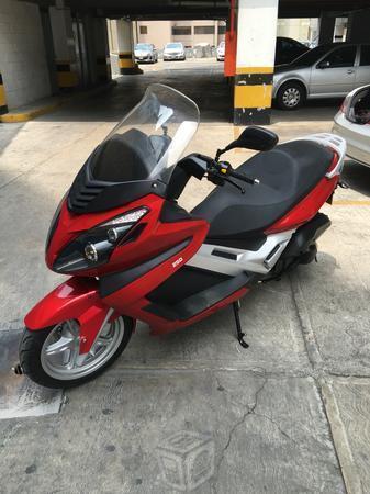 MaxiMotoneta Grampus 250cc -14