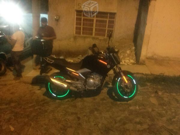 Exelente Moto Yamaha -12