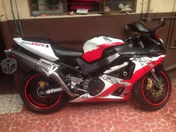 Honda cbr 929 rr -01