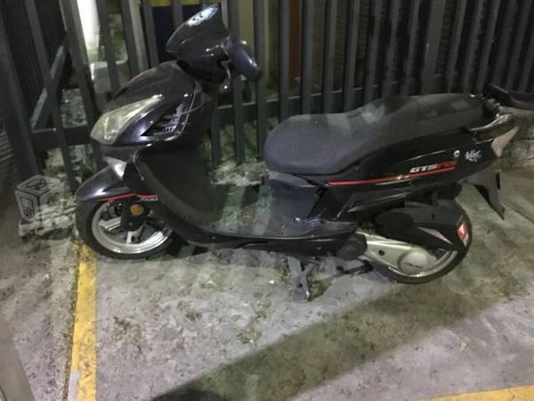 Se vende italika -12